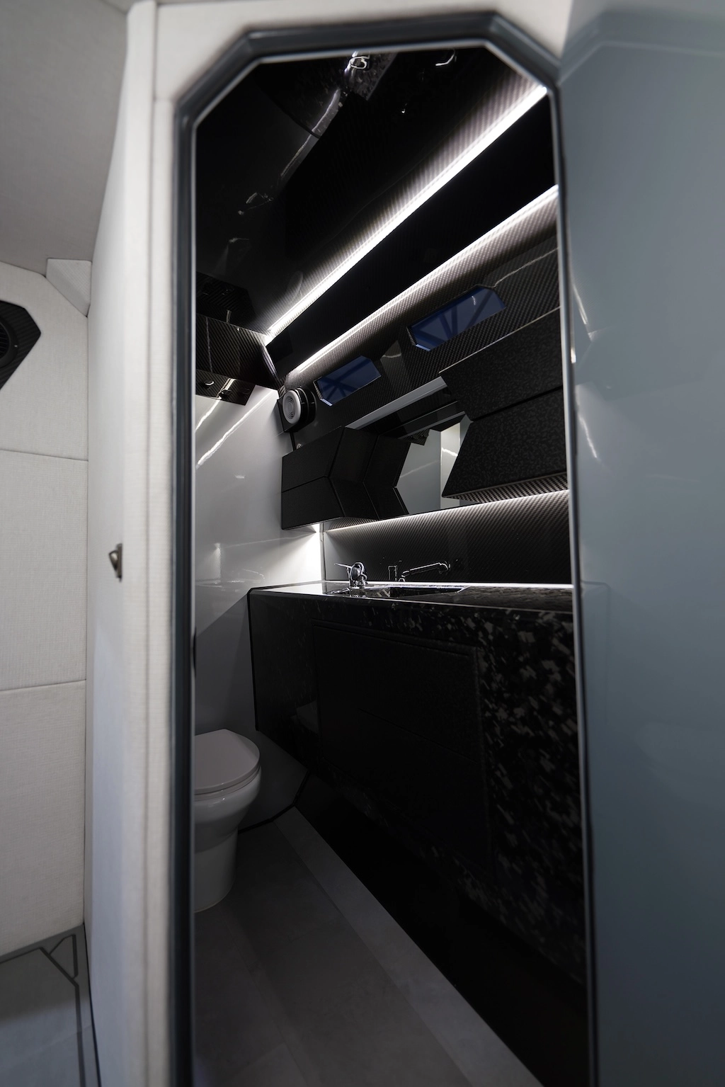 koshi-51-bathroom-door