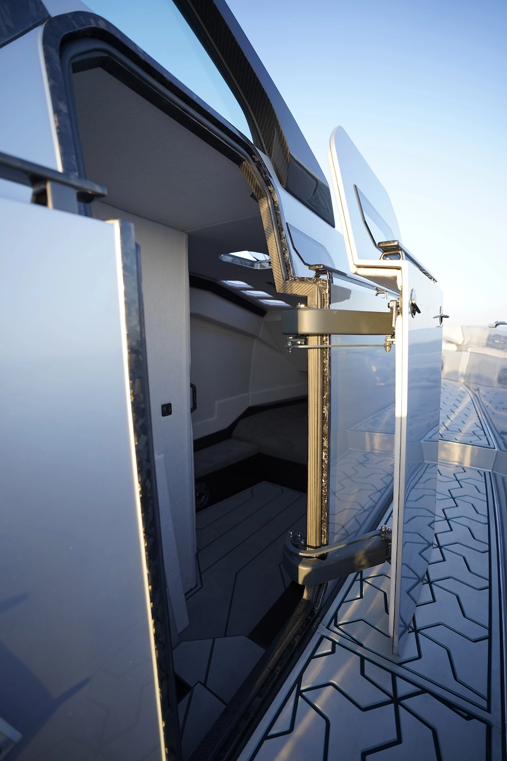 koshi-51-below-deck-entrance